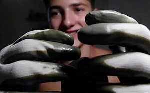 【Aggressive】这会是你一生中看到的最好的手套声音的视频(不要错过)