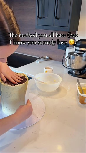 Mastering the Art of Cake Decorating: Crumb Coat Tips