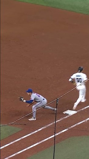 Brett Baty turns TWO with a great defensive play! 🤯 #mets #mlb #baseball #sports #highlights #shorts