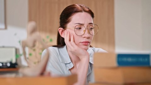 ZZV Solid Wood Rotating Bookshelf, 360° Display Bookcase with 1 Drawer, Spinning Bookshelf Tower with Wheels, 72 inch Tall Bookcase for Small Space, Revolving Book Shelf for Home Office, Walnut Finish