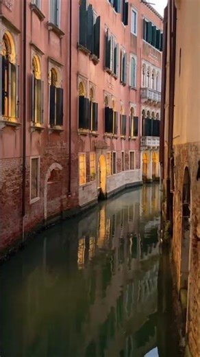 a peaceful winter in Venice