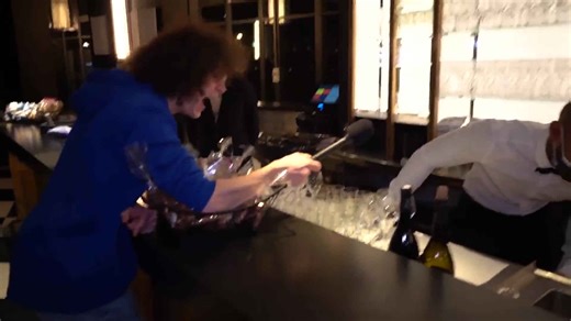 Au programme des questions gênantes : la chanson !