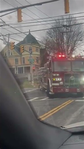 SFD Ladder Unit Responding #emergency #firefighter #firetrucksresponding