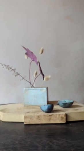 Meet the art of Ikebana, a Japanese floral display technique that designers are making a Western trend, too. Simple, subtle and stylish – we’re bringing this art into our homes, are you? #Livingetc #LivingetcLessonsInStyle #Ikebana #FlowerArranging | Livingetc
