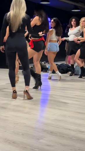 311K views · 10K reactions | El entendimiento de la música unido a la atención plena en cada pauta hacen que mejores en tu baile pero también en tu confianza. Rodéate de esta energía, de un mentor que te haga brillar ✨ en cualquier parte en la que vivas  Gracias @dancecentervlc  y a mis alumnos Dancer : @gsaralidze_  | Verónica Mejia | Facebook