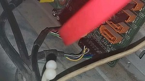 如何不使用开机键开机