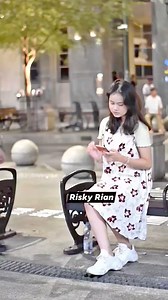 See her reaction😁🥰🌹🌹public prank #reels | Rîskyy Rîâññ