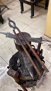 Transformando um vergalhão em tenaz #tutorial #forging #instareel #viralreels #passoapasso | Curso de cutelaria gratuito