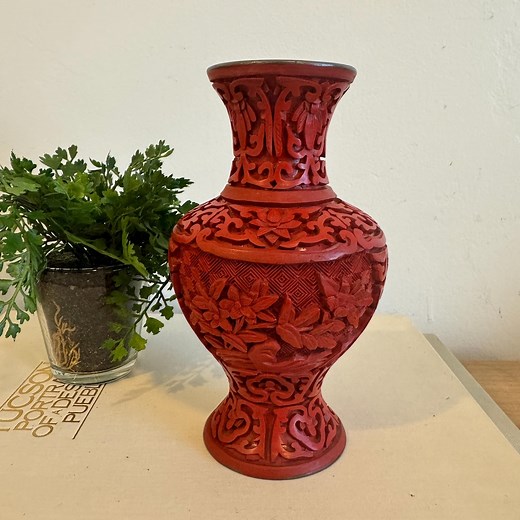 Vintage Cinnabar Vase | Carved Red Lacquer Vase | 6"t | Chinese Decor | Asian Style Accent | Floral Pattern Vessel | Small Bud Vase - Etsy
