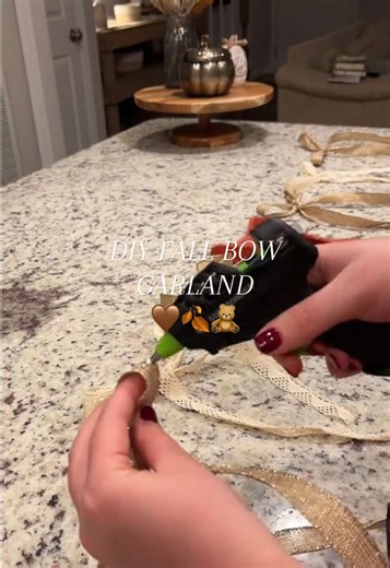 A very simple DIY fall bow garland 🤎🧸🍂 this is easily a 5-10 minute craft! #falldiy #falldecor #easydiy #garland #diydecor