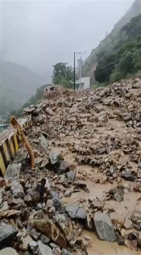 531K views · 3.2K reactions | Landslide update: Camp 6, Kennon Road WATCH: A video update on the situation in Camp 6, Kennon Road as of July 28, 2025, following earlier reports of a landslide in the area. The incident was triggered by continuous rainfall brought by Typhoon Emong and the southwest monsoon. Video Courtesy: Dropzone Casem Angeles #Camp6 #KennonRoad #Landslide | Baguio Herald Express | Facebook