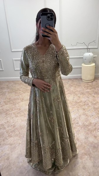 MEHNAZ Luxury Formals 2025: Pakistani Wedding Outfits & Fashion