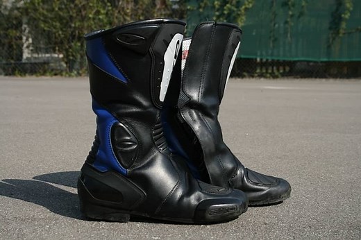 Height increasing motorcycle boots. Thick soles for short riders. - Motor Gear Expert