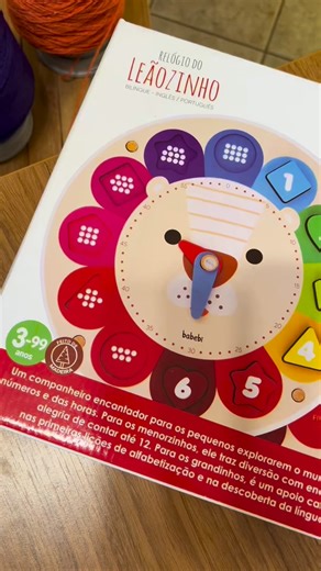 ToyShop Delivery on Instagram: "Relógio educativo em madeira que ensina as horas, os números, a escrita e até os números em inglês. Um brinquedo Montessori que estimula a autonomia, o raciocínio e o desenvolvimento da criança. Ideal para presentear com entrega sem custo em Londrina. Chama a gente no WhatsApp e garanta o seu!"