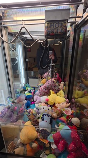 Tyler Guenther on Instagram: "My Hot stuff claw machine gameplay on location #clawmachine #arcade #fyp"