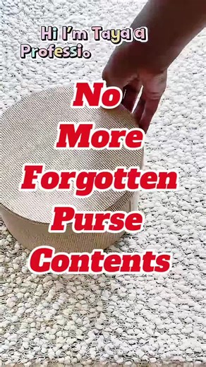 Decluttering expert | Decluttering tips | Purse organization Decluttering isn’t just about getting rid of things — it’s about not losing them in the first place. This simple “purse bowl” keeps all your essentials in one spot, so when you switch bags, everything comes with you. No forgotten items. No re-buying. No unnecessary clutter. Small habits that reduce daily chaos. Save this for your next purse switch 👜✨ #decluttering #declutteringexpert #declutteringtips #declutteryourlife #declutteringh