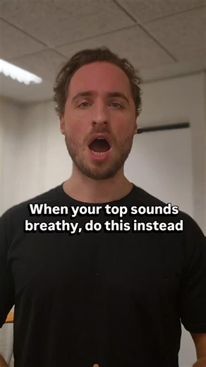 Comment LESSON if you want my help and guidance in a 1-on-1 lesson. Over time, I’ve noticed how many singers struggle to access their head voice with ease. Not because they lack ability, but because it was never trained clearly. With many of my students, this is one of the first things we work on: finding an easy head voice, then keeping it while the vowel changes, until the top can open without effort or pressure. That’s the process you hear in this reel. Be patient with your voice. Let it lear