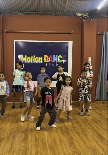 Mehboob main #mehboobmare #creatorsearchinsights #foryoupage #1motiondancestudio #basundhara #shayaralimbu @Radha🧿