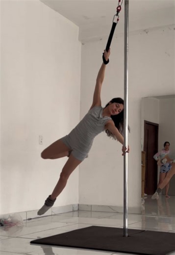 Primer intento de pole strap 😘🫰🏻 #polesport #poledance #poletok #polerina #fypp