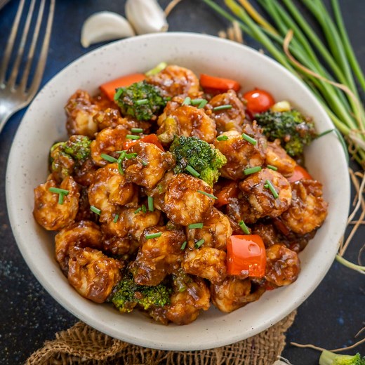 10K views · 279 reactions | Detailed recipe here: https://www.whiskaffair.com/hunan-shrimp-recipe/ Hunan Shrimp is a hot and spicy Chinese-style preparation where juicy shrimp are coated in a hot and spicy sauce. Make it using my easy recipe. | Whiskaffair | Facebook