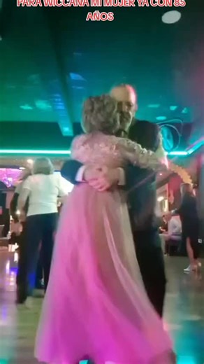 @wiccana #foryouu #paratiiiiiiiiiiiiiiiiiiiiiiiiiiiiiii #oleloscaracolesmerlin #baile #fyp