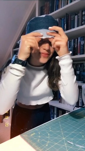 I was gonna add a rainbow gif to the video but I gave up so🌈🌈 #OwnTheCurve #workdistractions #AerieREALPositivity