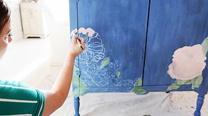 Hand Painted Flowers DIY Using IOD Peonies Stamps with Milk Paint and DIY paint. Shop these products https://jamirayvintage.com | Jami Ray Vintage