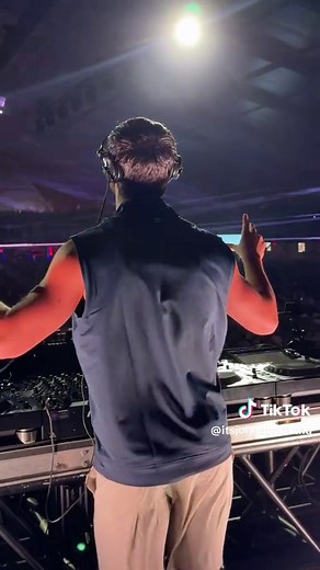 John Summit Performs 'LIGHTS GO OUT' Live at Phoenix Open