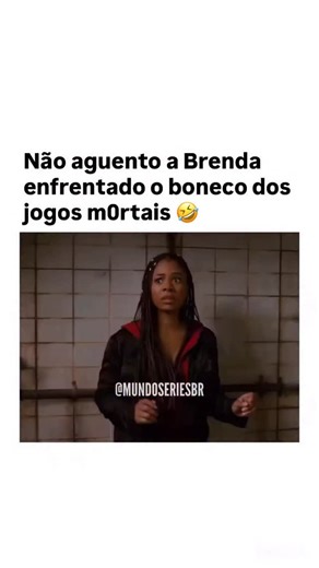 CENAS QUE AMO on Instagram: "❤️QUER ASSISTIR? L1NK NO PERFIL!💚 Resumo: O quarto capítulo da franquia de paródia mais famosa do cinema coloca a atrapalhada Cindy Campbell (Anna Faris) em novas confusões. Desta vez, ela precisa lidar com uma invasão alienígena, vilas misteriosas e, claro, o sádico jogo de um mestre dos enigmas. A trama começa com uma paródia icônica de Jogos Mortais, onde o Dr. Phil e Shaquille O’Neal acordam acorrentados em um banheiro sujo e precisam seguir regras bizarras para
