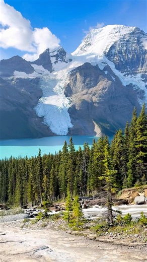 This view in Canada is incredible 😍