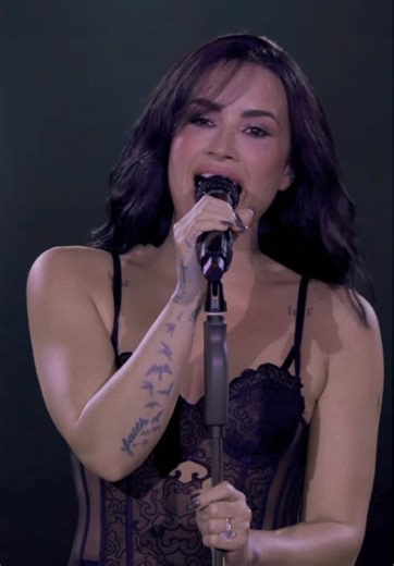 that high note will bring us back to life every time. can't wait to hear this one on tour 🥹 #ghost #demilovato #livemusic