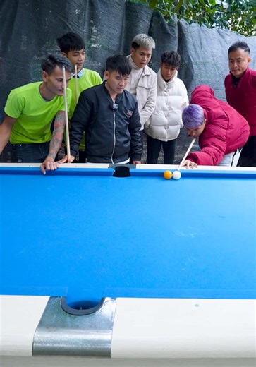 Thử Thách Bắn Bida 2 Quả Sát Nhau Vào Lỗ Và Cái Kết #hungvlog