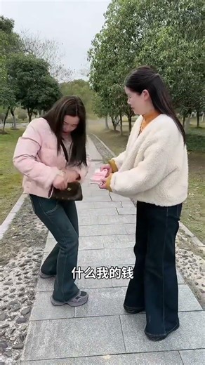 A scene of helping hands with good intentions on the road #helpothers #kindness #inspiration