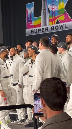 The teams have arrived for Super Bowl's opening night at the San Jose Convention Center. #SuperBowl #bayarea #nfl #football #patriots #seahawks #sanjose | NBC Bay Area