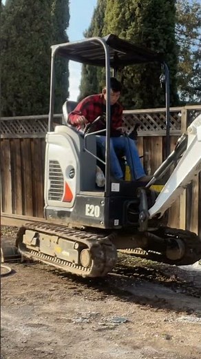 Widening tracks on bobcat e20