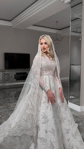 СВАДЕБНЫЙ САЛОН Кристи Веддинг on Instagram: "К каждому платью наши стилисты готовы подобрать уникальную фату, чтобы завершить образ 👰🏻‍♀️ ⠀ Запись на примерку: ⠀ 📞Москва +7(916)102-28-88 📞Махачкала +7(906)448-22-22"