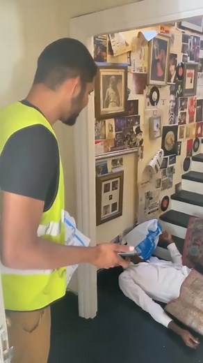 DAILY DELIVERY DRIVER VIDEOS 🚗💨💨 | The second guy just walked right in 🤣🤣🤣 but fr these pranks are really getting out of hand! This is taking things a little too far for me!... | Instagram