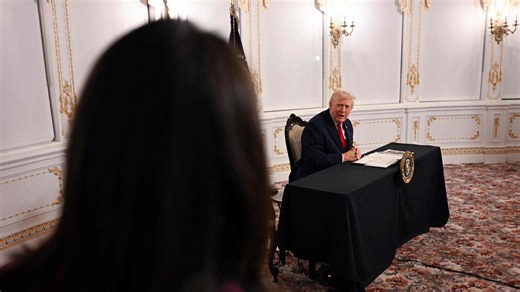 “Sei stupida”: Trump insulta un’altra giornalista dopo una domanda sugli afghani negli Usa