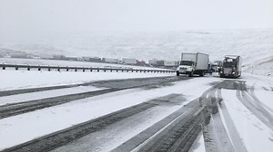 All lanes of I-84 reopened in eastern Oregon after closure due to snow, icy conditions