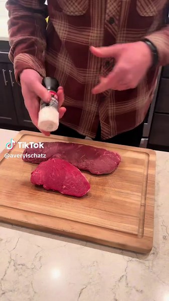 Top sirloin on the @Traeger Grills & seared on the @Blackstone Griddles 👌 W/ @getgraza sizzle #meatchurch #traegergrills #traegerrecipes #blackstone #blackstonegriddle #traegerhood #steak #steakhouse