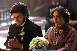 Watch: Oscar Isaac Turns Elizabeth Olsen On in Steamy ‘In Secret’ Scene