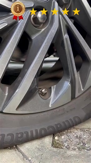 🚗 **Nunca mais tenha problemas com pneus furados!** 🚗 Conheça o **Inflador de Pneus Inteligente Sem Fio** – seu herói de bolso para um enchimento seguro, fácil e rápido em qualquer lugar! ⚡ **Enchimento rápido em 1 minuto** – A tecnologia de bomba dupla enche um pneu de carro em apenas 1 minuto. 🔋 **Sem fio e portátil** – Sem cabos bagunçados – cabe no porta-luvas ou na mochila. 📟 **Visor LCD e parada automática** – Defina a pressão e ele para automaticamente – sem enchimento excessivo! 💡 *