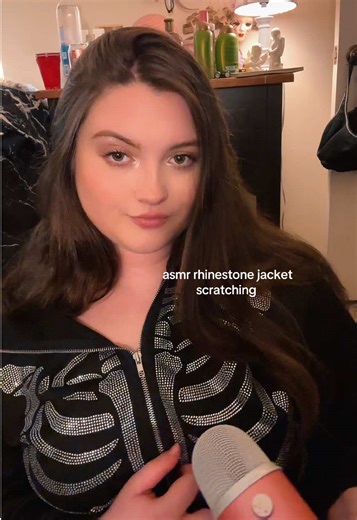 tingly clothes scratching