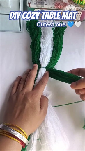 Cozy table mat 💙🤍||#tablematdesign #tablemats #woolencraft #woolart #homedecor #roomdecor #tutorial