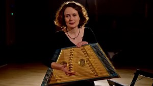 This brand new recording is devoted to the salterio, the Italian form of the instrument mainly associated with the cimbalom in Eastern Europe, or the santūr in Persia, for which a considerable number of works were composed in the eighteenth century. Margit Übellacker and Jürgen Banholzer present a selection of world premiere recordings of sonatas for salterio and basso continuo. These reflect the galant style of north Italy in the second half of the eighteenth century. ► Discover 'Per il Salteri