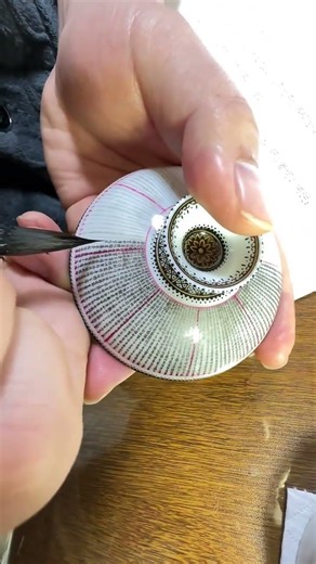 Jingdezhen's Master Ceramists: Unveiling the Art of Hand-Painted Porcelain