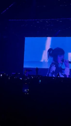 碧梨Billie Eilish两年以来首度献唱《bitches broken hearts》！！！！imcrying………