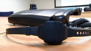 Le nombre de peines exécutées par bracelet électronique explose - RTBF Actus
