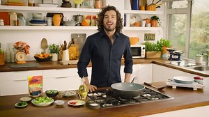 Bosh! Joe Wicks makes a yummy King Prawn Stir Fry with Uncle Ben’s Wholegrain Egg Fried Rice. Healthy Meals Made Easy! Click here for the full recipe bit.ly/1OrEDi3 | Ben's Original