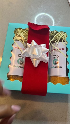 MC/Alaga in Canada 🇨🇦THE POISED ALAGA on Instagram: "So I tested one sauce from my @confy_kitchen package and whew 😮‍💨 The Nkwobi sauce ate. Five minutes. That is all it took. No long prep, no stress, just proper, rich flavour like it was cooked by a chef (because it was). If you love Nkwobi, Abacha, and Isi-Ewu but usually wait for parties or special days… those days are over. Every day can be Christmas 🥂 Convenient. Tasty. Pocket-friendly. Follow @confy_kitchen and grab your sauces. Thank